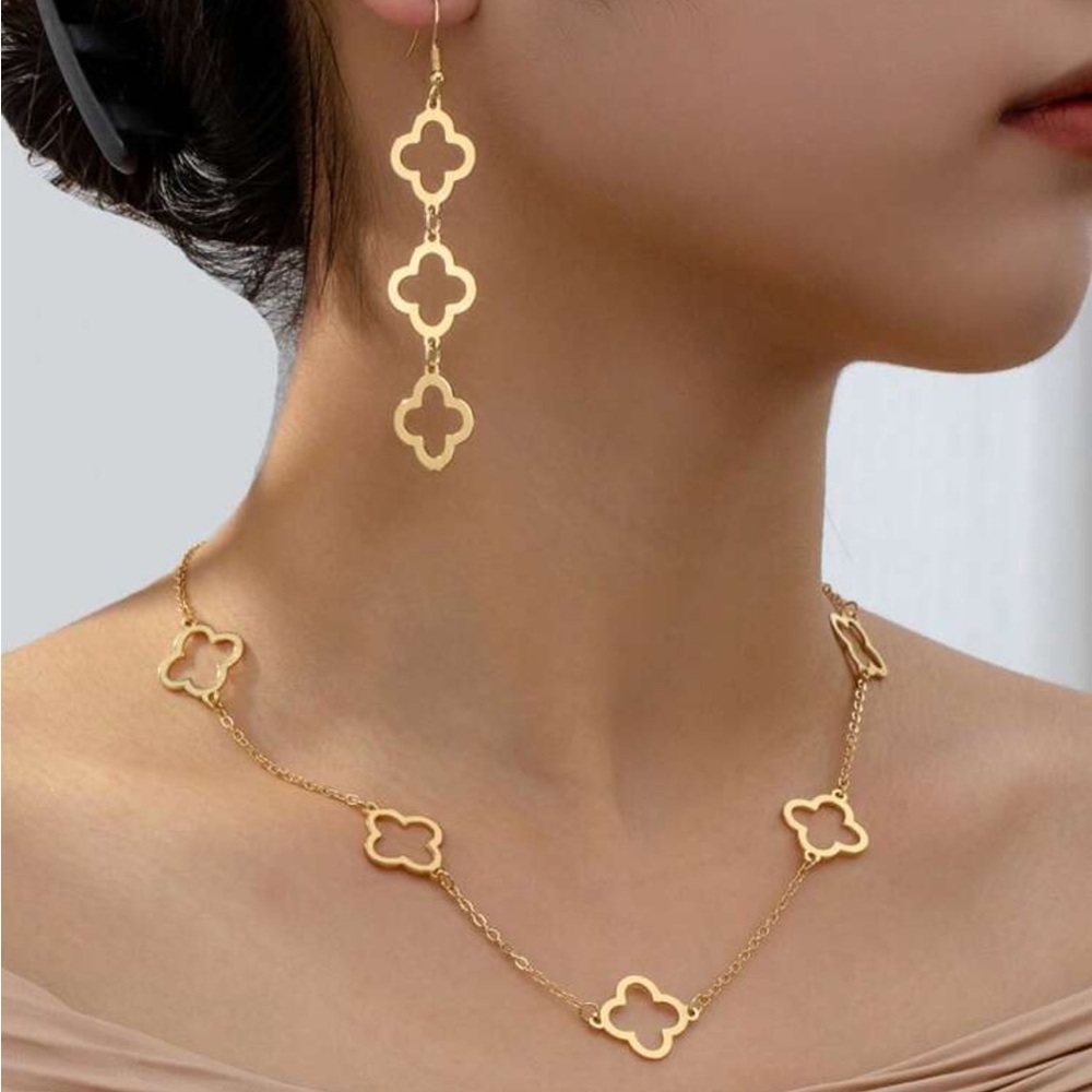 Gold Clover Pendant Necklace and Earring Set